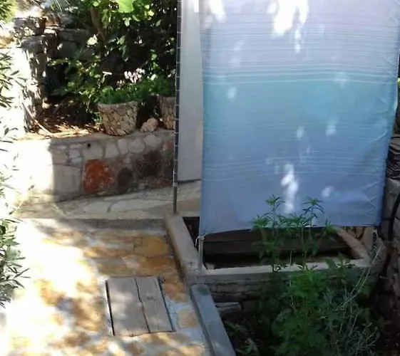 Robinson Luce Milna (Brac)